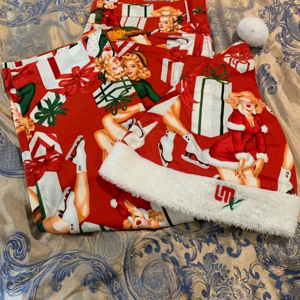 LOUDMOUTH Golf Christmas Capri Pants and Matching hat Size 10